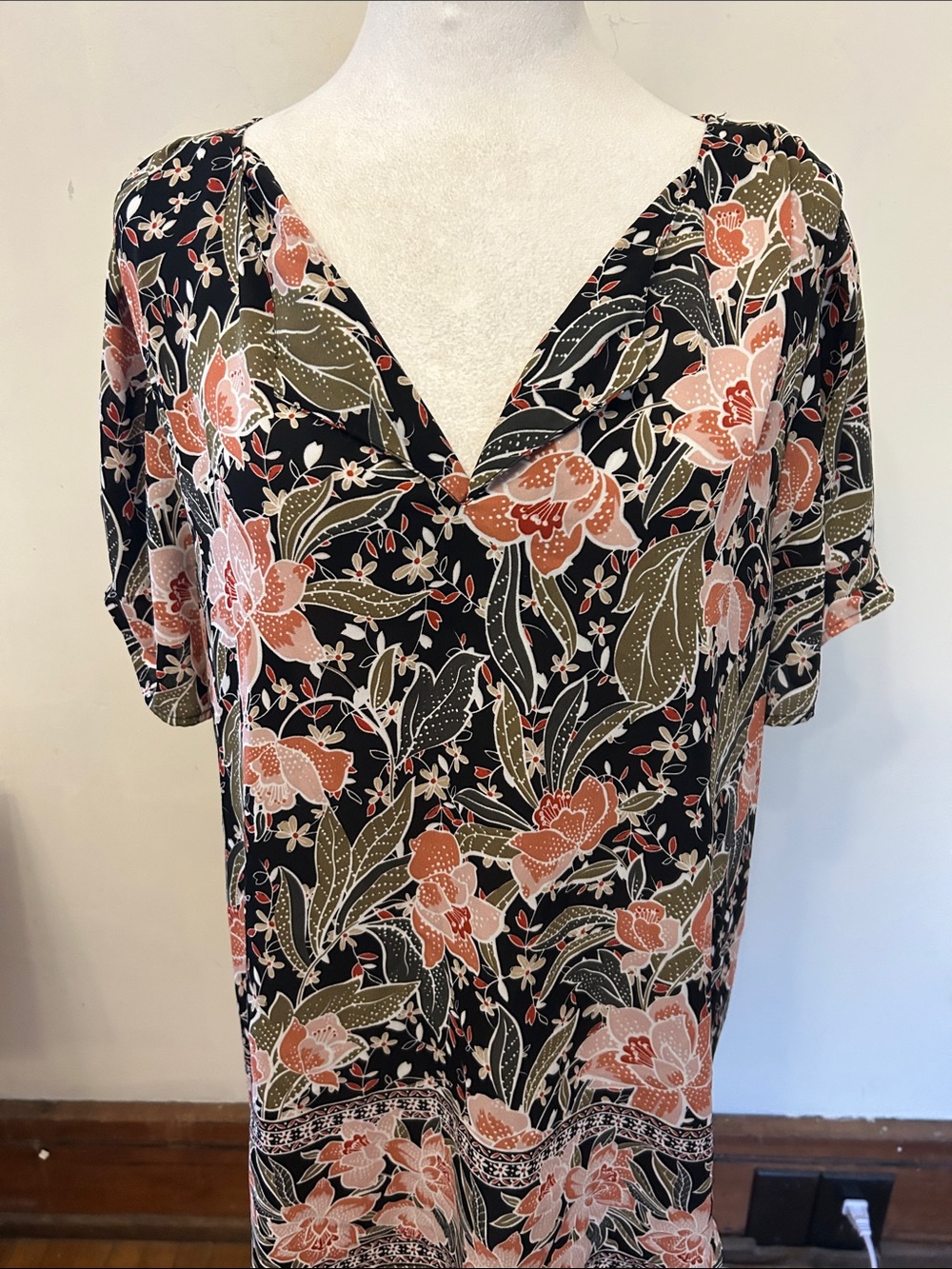 DR2 Floral V-Neck Short sleeve brown coral blouse Size XL EUC